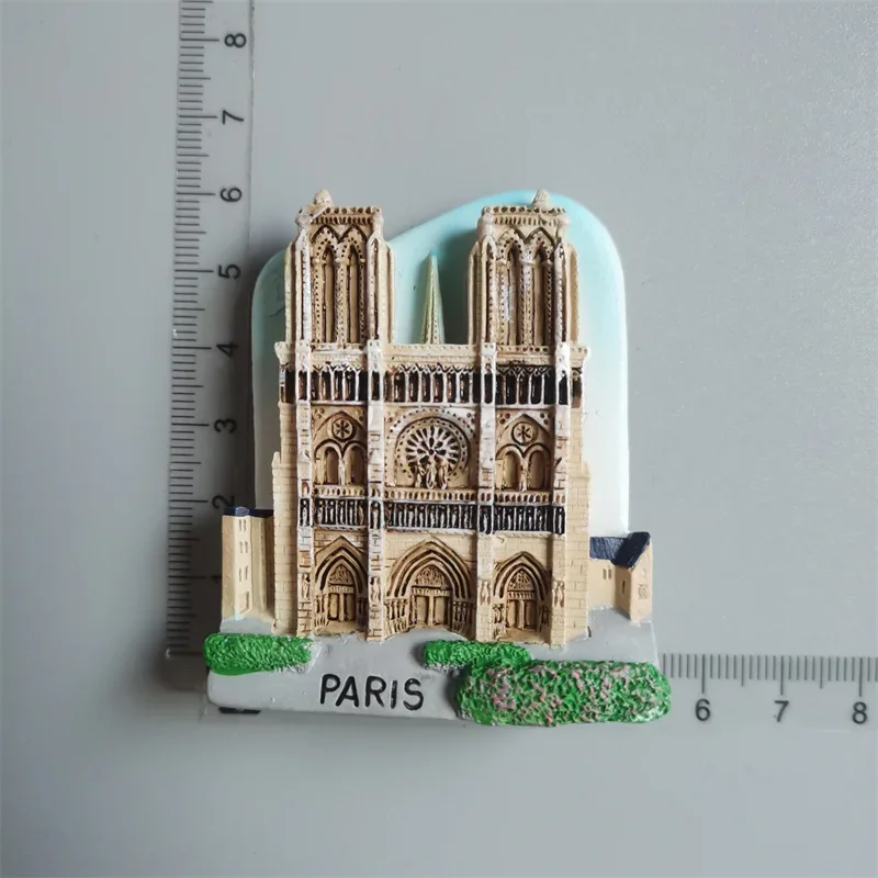 Магниты для холодильника  из разных стран