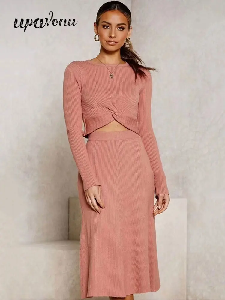 

2022 Casual Fall Slim Fit Knitted Sweater Set O Neck Long Sleeve Short Pullover Sweater & High Waist Pleated Skirt Two Piece Set