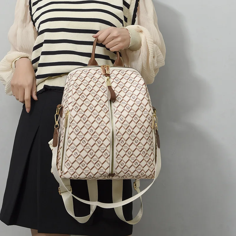 Рисунок 3 - Женский рюкзак с винтажным при