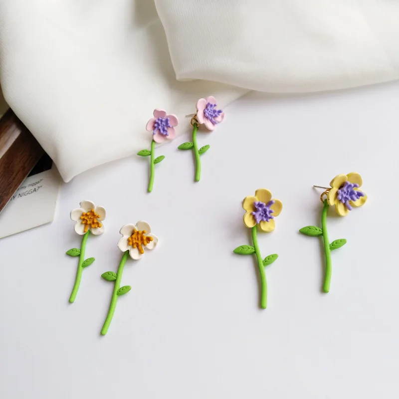 

Japanese and Korean Wind Flower Earrings Temperament Contrast Earrings Female Earrings for Women