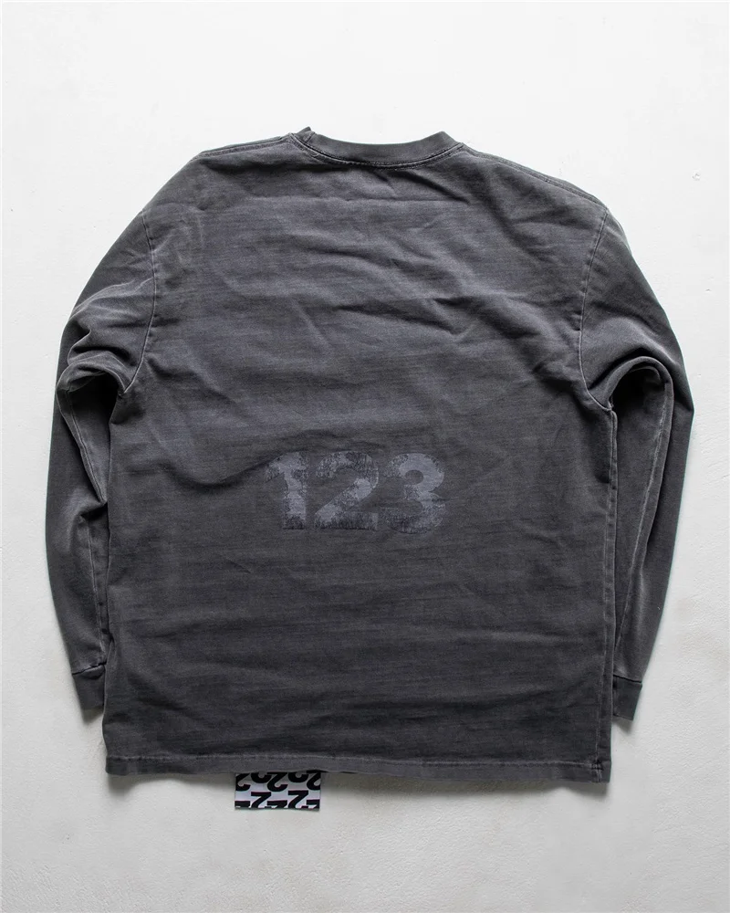 

Футболка мужская оверсайз с длинным рукавом и эффектом потертости