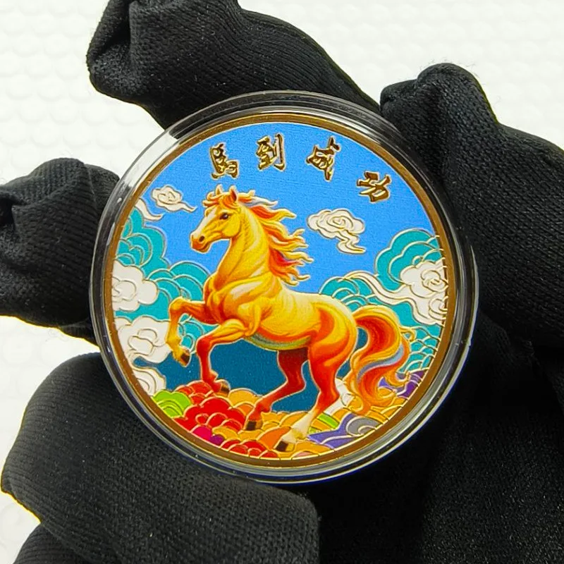 

Золотые и серебряные сувенирные монеты 2026 Китайский Новый Год Лошадь