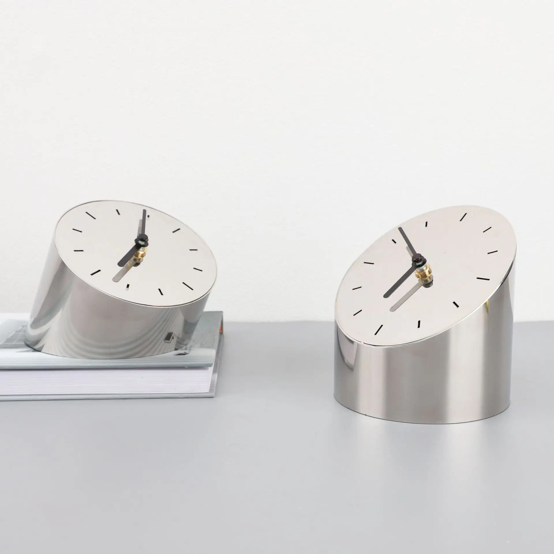 

Nordic metal bevel silver table ornaments model room sales department bedroom study living room desktop soft decorations