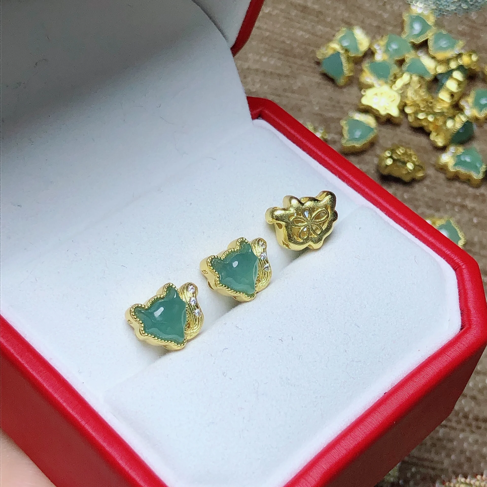 Qq0236 Натуральные товары Нефрит Синяя вода Лиса Аксессуары Пористые серебряные