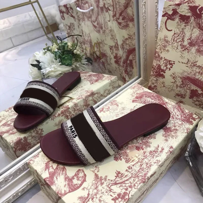 

Тапки женские с вышитыми буквами, летняя декоративная обувь с открытым носком, на плоской подошве, без каблука, роскошные шлепанцы