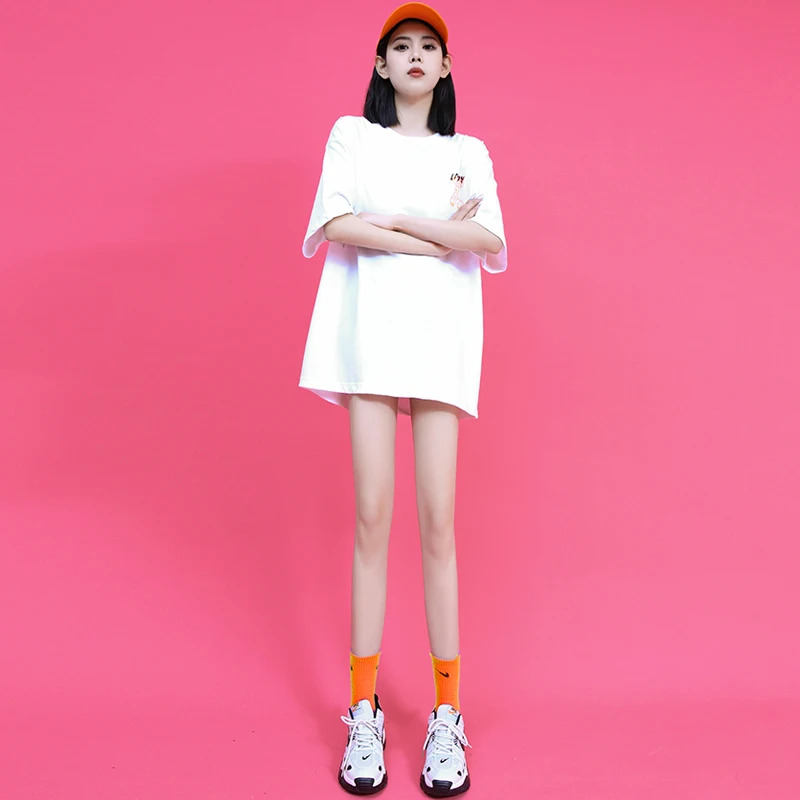 Женская свободная футболка с коротким рукавом круглым вырезом и