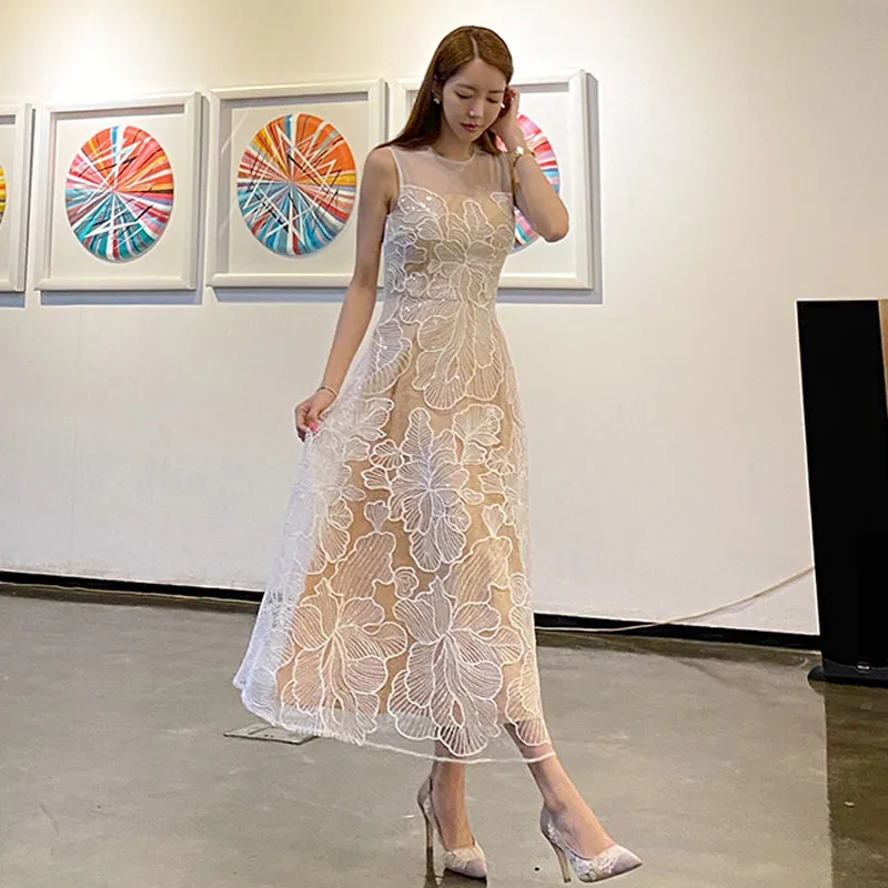 

2020 Runway Summer Dress Women Vintage Floral Embroidery Mesh Party Long Dress Elegant Holiday Boho Sexy Maxi Dress Vestidos