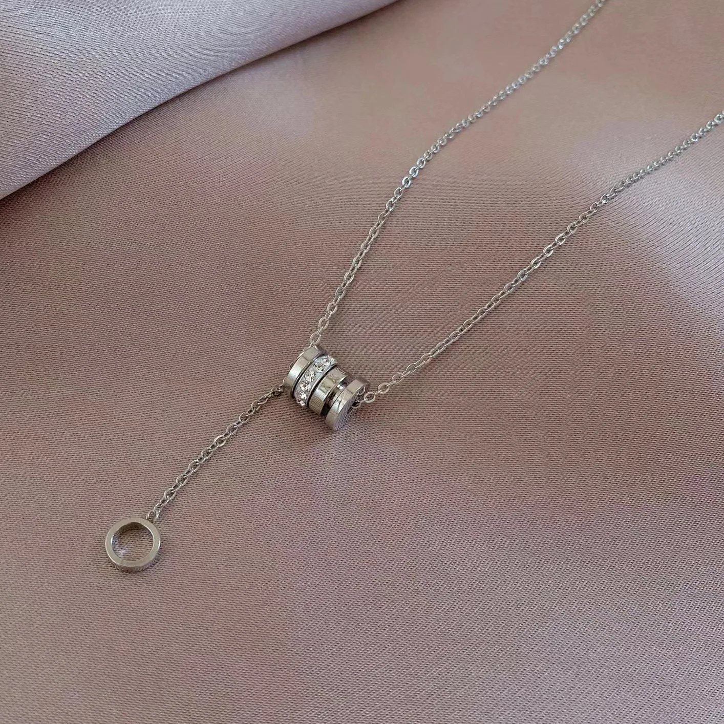 

INS Tassel Popular Internet Celebrity Simple Temperament Roman Small Waist New Collarbone Chain
