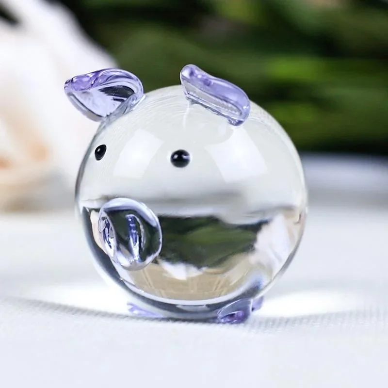 

Стеклянные фигурки свиней