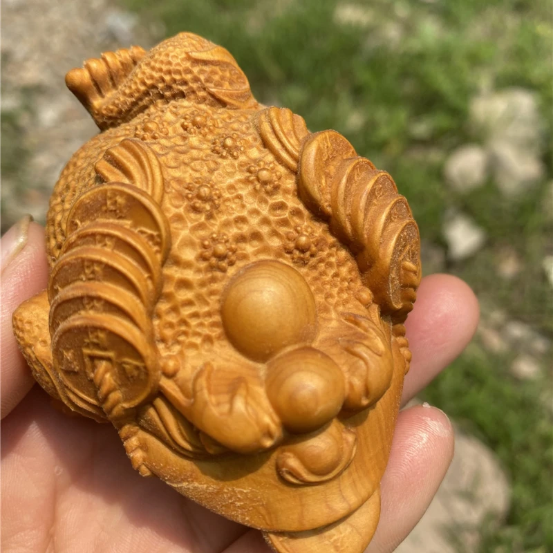 

Boxwood carving Golden Toad solid wood carving Golden cicada hand play piece ornaments Golden toad play hand handle piece