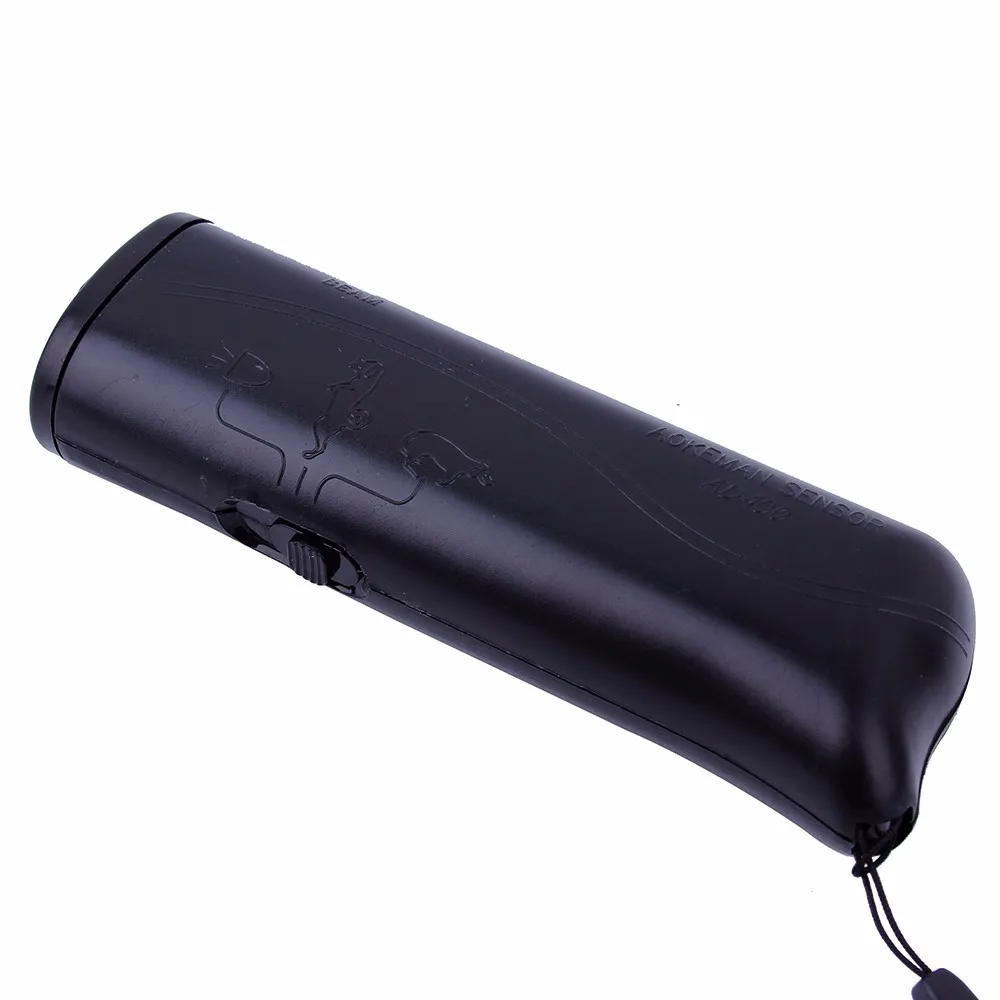 

3 in 1 Dog Repeller Device LED Ultrasonic Dog Training Repellents Anti-barking Device with Flash Light Outdoor Portable Whistle+