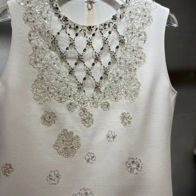 Рисунок 4 - Женское летнее платье-футляр без рукавов