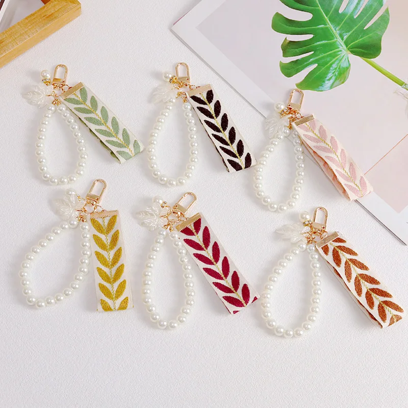 

Leaf Pattern Keychain For Women Elegant Pearl Pendant Wristlet Key Chains Phones Wallets Car Keyrings Jewelry Gift