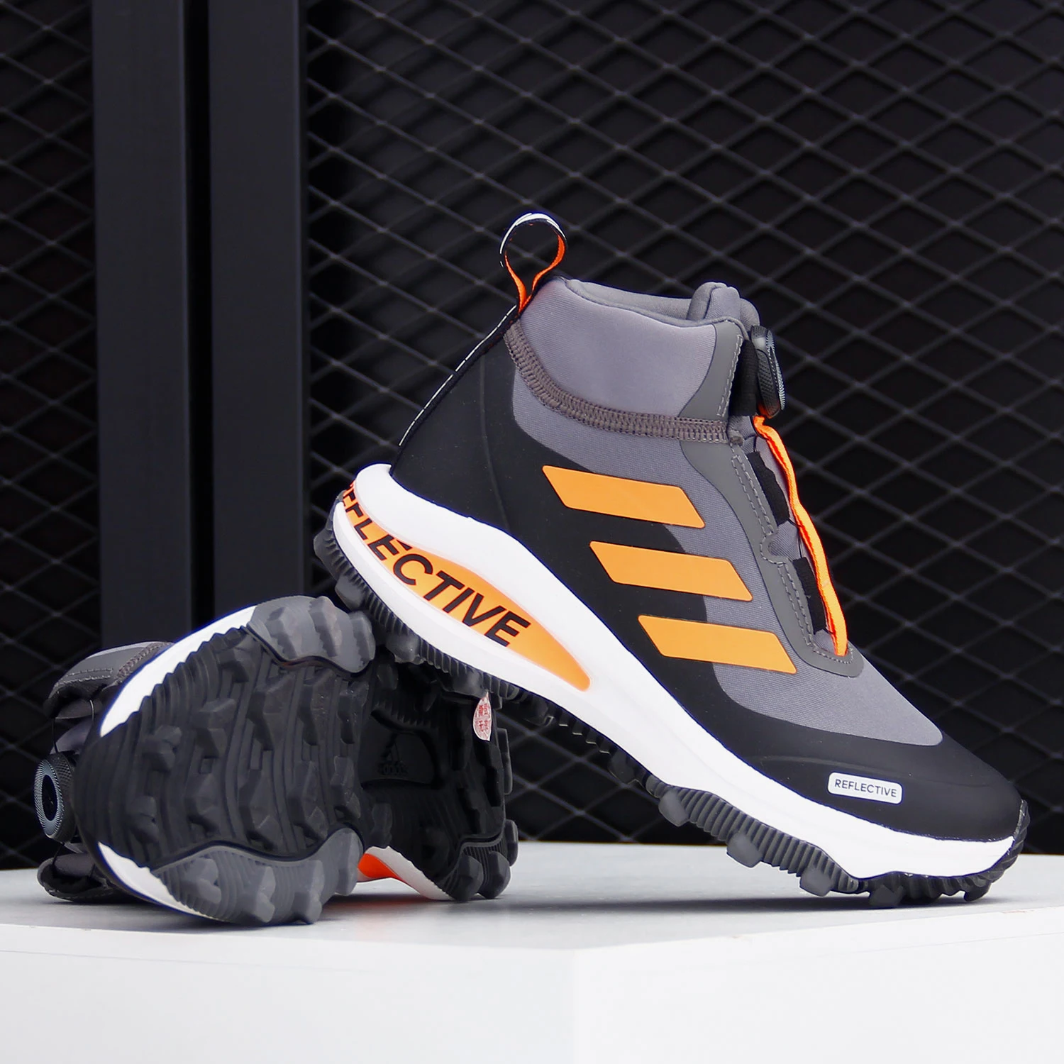 Фото Оригинальные детские и женские высокие зимние ботинки Adidas FORTARUN (GS) с мягкой подошвой FW2601 №1