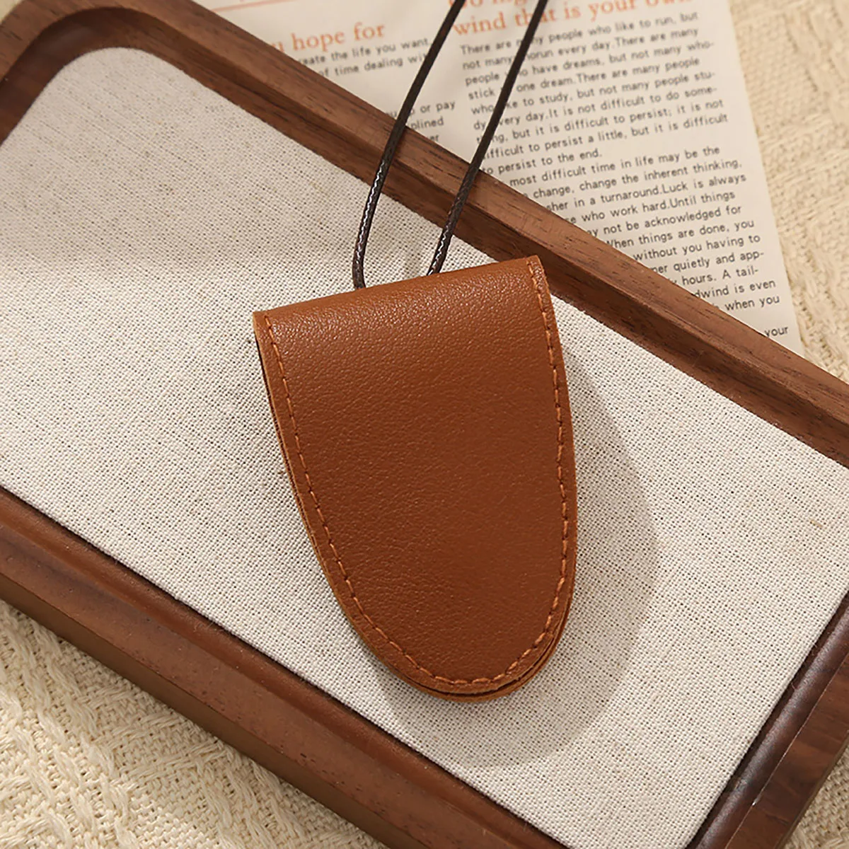 

Кожаный Чехол Для Очков С Ремешком На Шею, Прочный Портативный Подвесной Футляр Для Солнцезащитных Очков И Оптических Аксессу...