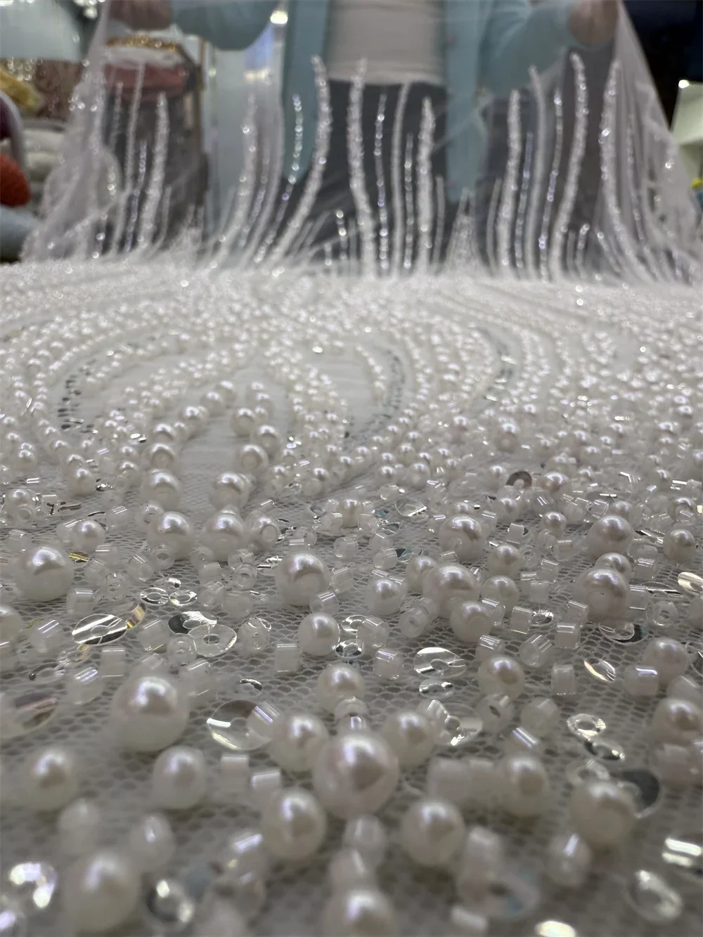 Кружевная ткань SNQP белая с бусинами