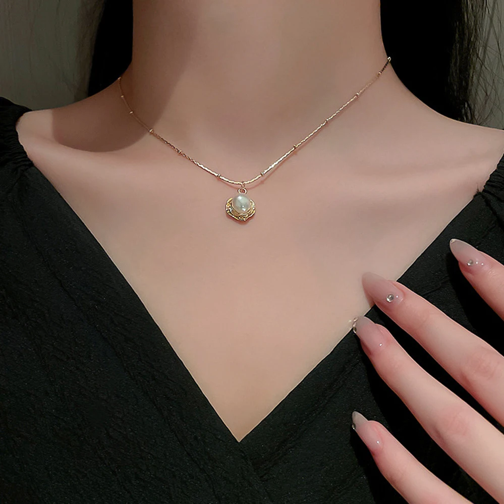 

New Fashion Natural Freshwater Pearl Necklace Ladies Personality Clavicle Chain French Retro Baroque Necklace Jewelry Girl Gifts
