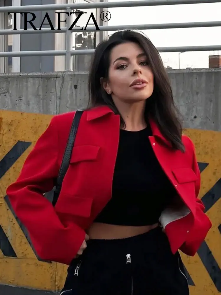 

Женская укороченная куртка с карманами спереди и длинным рукавом