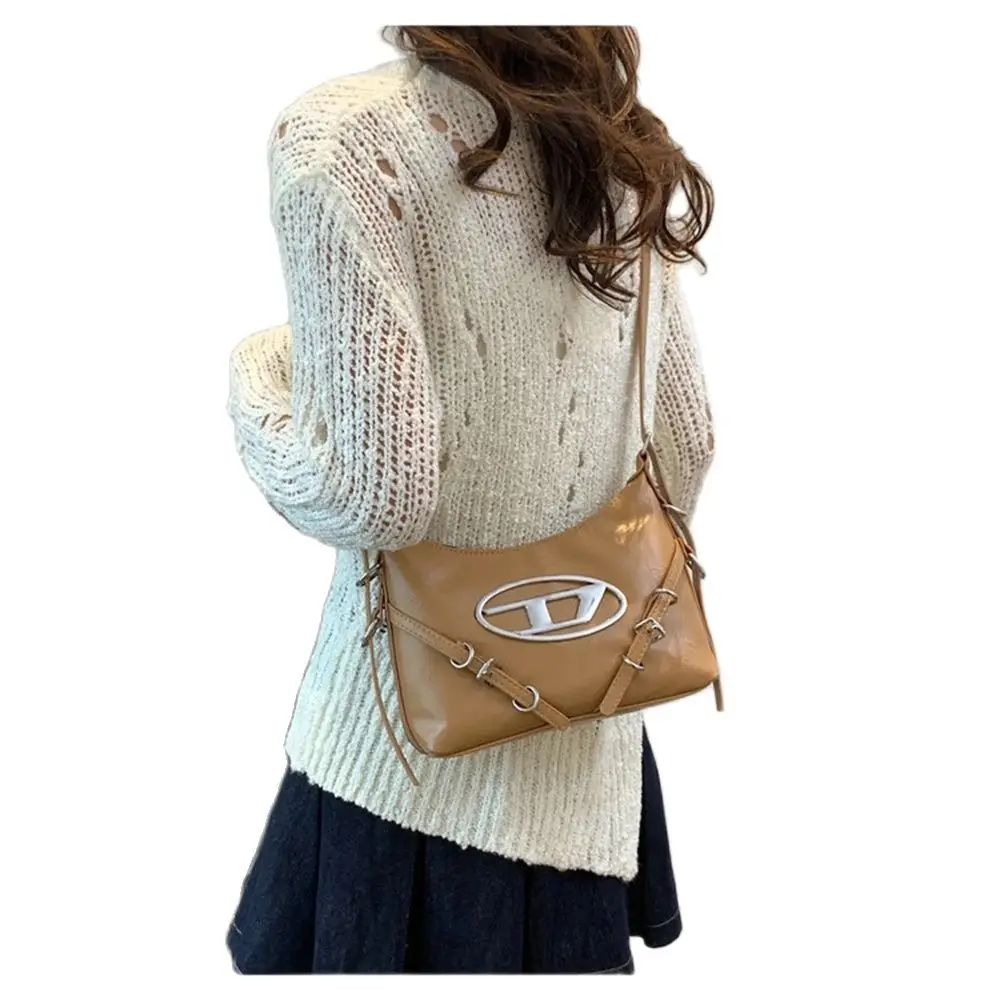 

Маленькая дизайнерская женская сумка, новинка 2023, бутиковая вместительная локомотивная сумка, модная сумка через плечо для подмышек из полиуретана