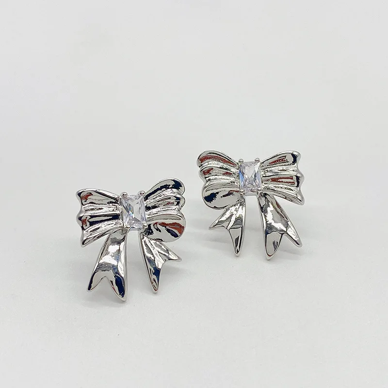 

2023 New Wind Alloy Smooth Bow Knot Simple Earrings In Europe and America Luxury Three Dimensional Design Women's Earrings