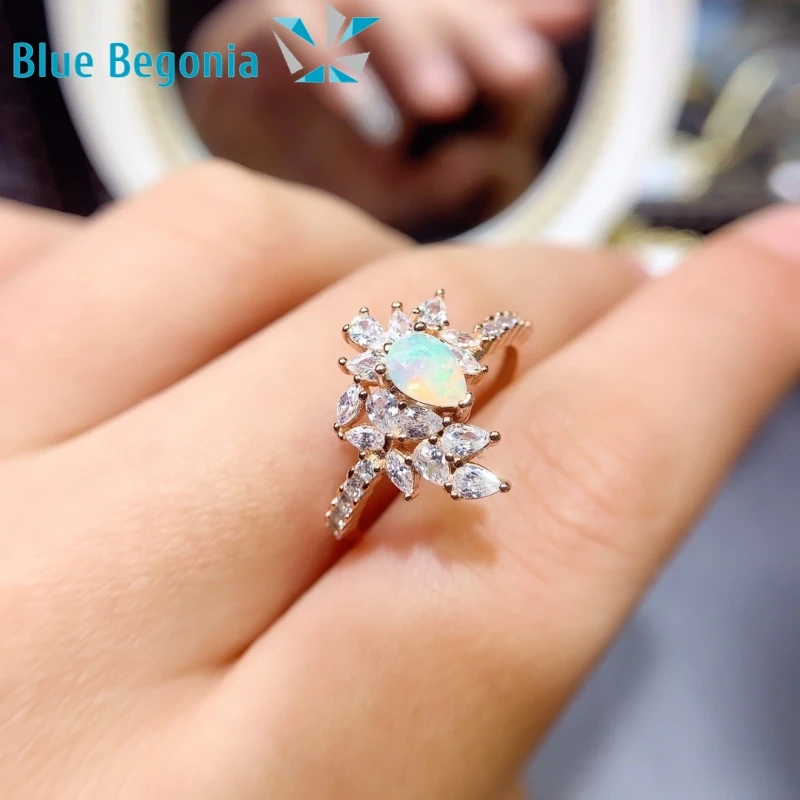 Женское кольцо из серебра 925 пробы с натуральным опалом 4 Х6 мм