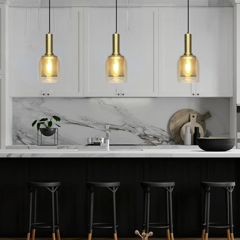 

Подвесные светильники из металла и стекла в скандинавском стиле