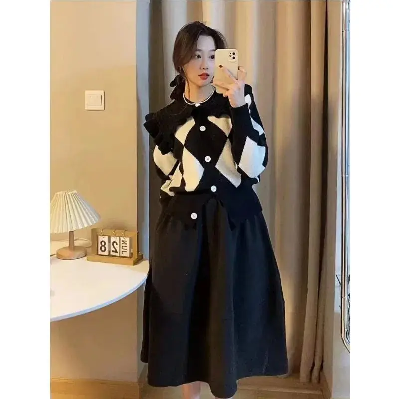 

2022 New Style Autumn Winter Women Two Pieces Suits Korean Fashopn Female Cardogan Knitted Sweater + A Line Skirts Tops D56