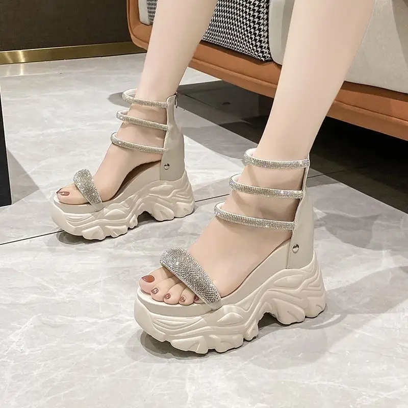 Donna laura venezia босоножки. босоножки к вечернему платью. босоножки 2024 женские. сандалии женские саламандер. босоножки на танкетке кожаные.