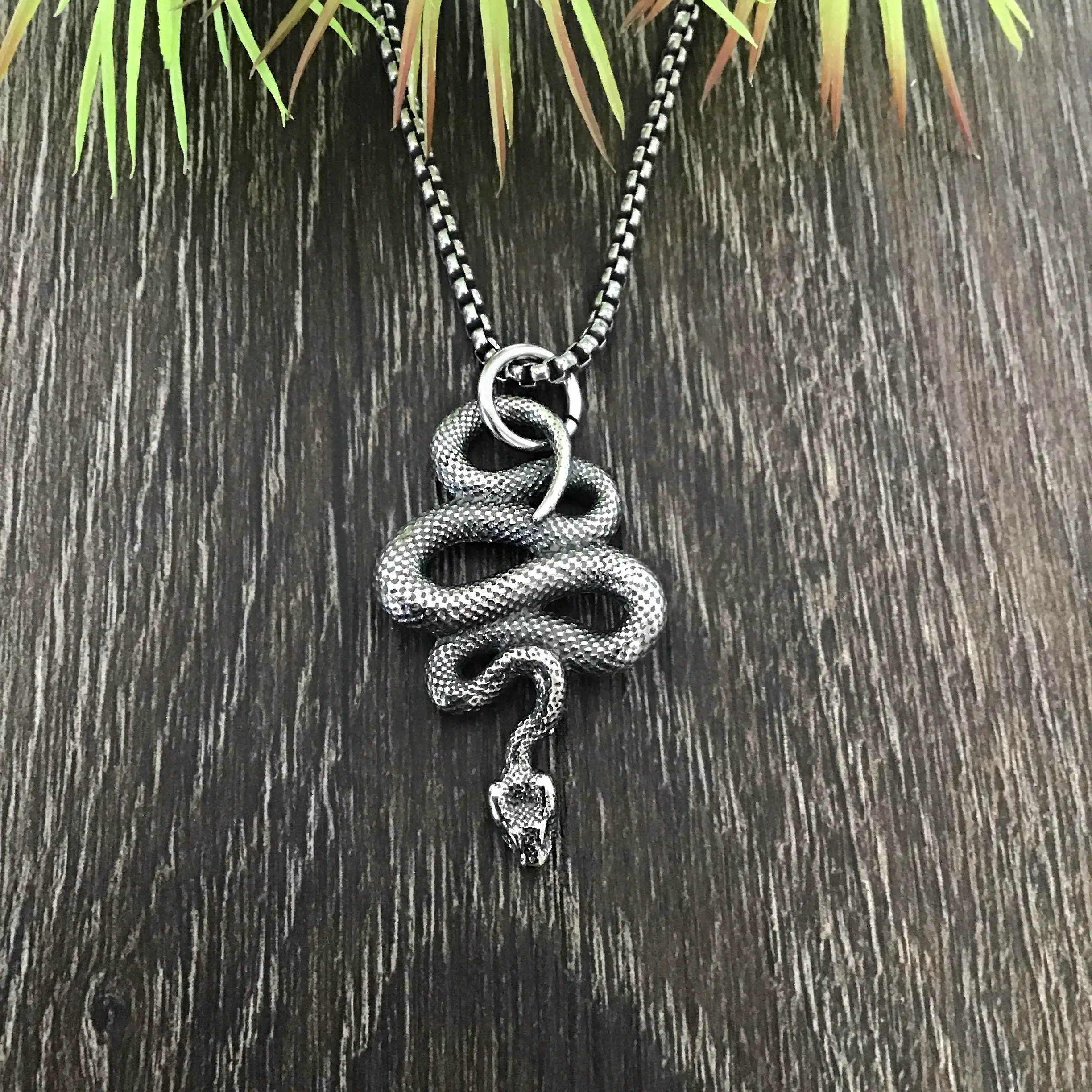 Новинка 2022 Крутое ожерелье в виде змеи из металлического сплава стиле панк для