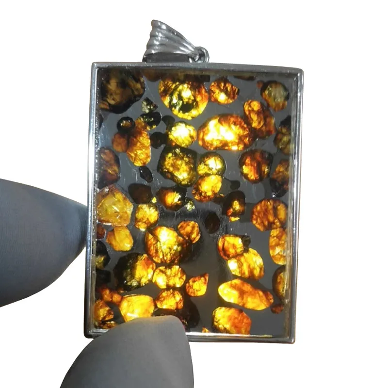 

High-quality Kenyan Olive Meteorite Pendant 925 Silver Olive Meteorite Pendant Tiantie Handicraft Natural Meteorite Material