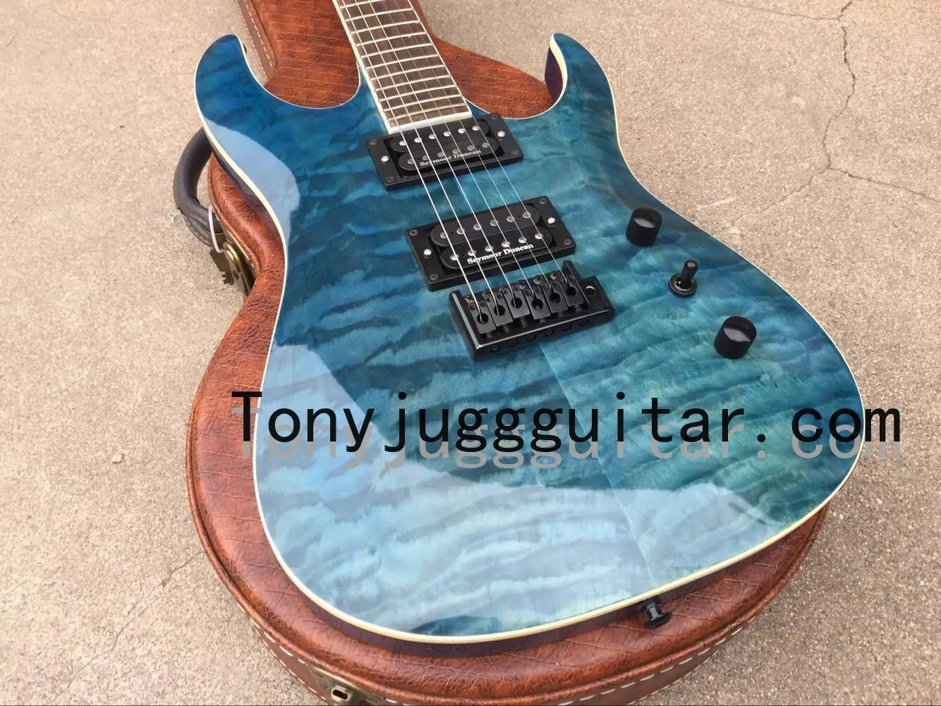 

Custom 6 Strings Blackmachine Black Machine Trans Blue Quilted Maple Top Electric Gutiar Super Thin Body & Shaped Headstock