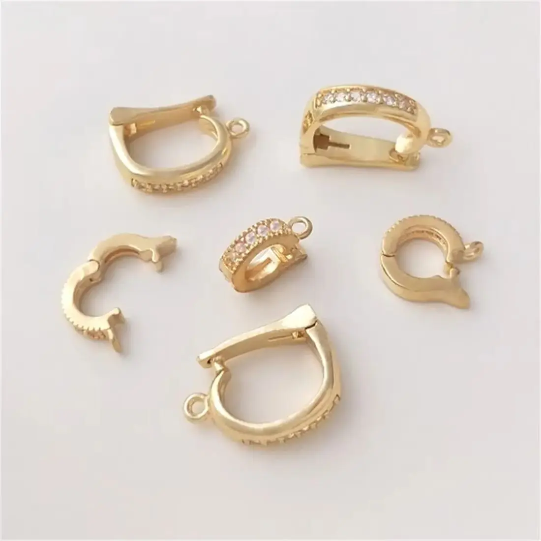 Универсальная подвесная пряжка из 14-каратного золота с инкрустацией цирконием