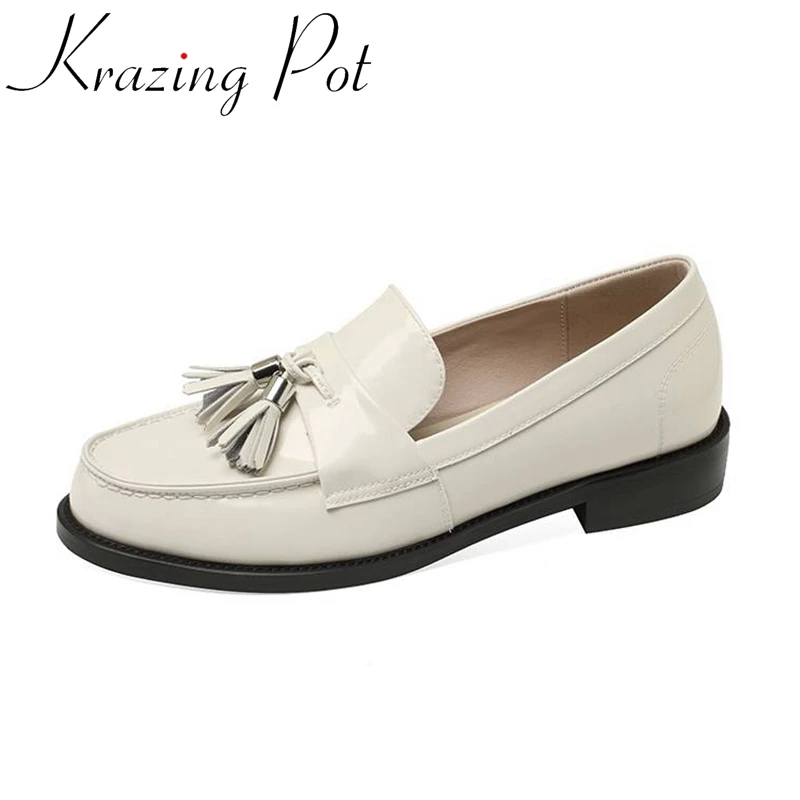 

Krazing Pot Cow Split Leather Round Toe Med Heels Loafers Shoes England Style Leisure Office Lady Tassels Slip on Women Pumps