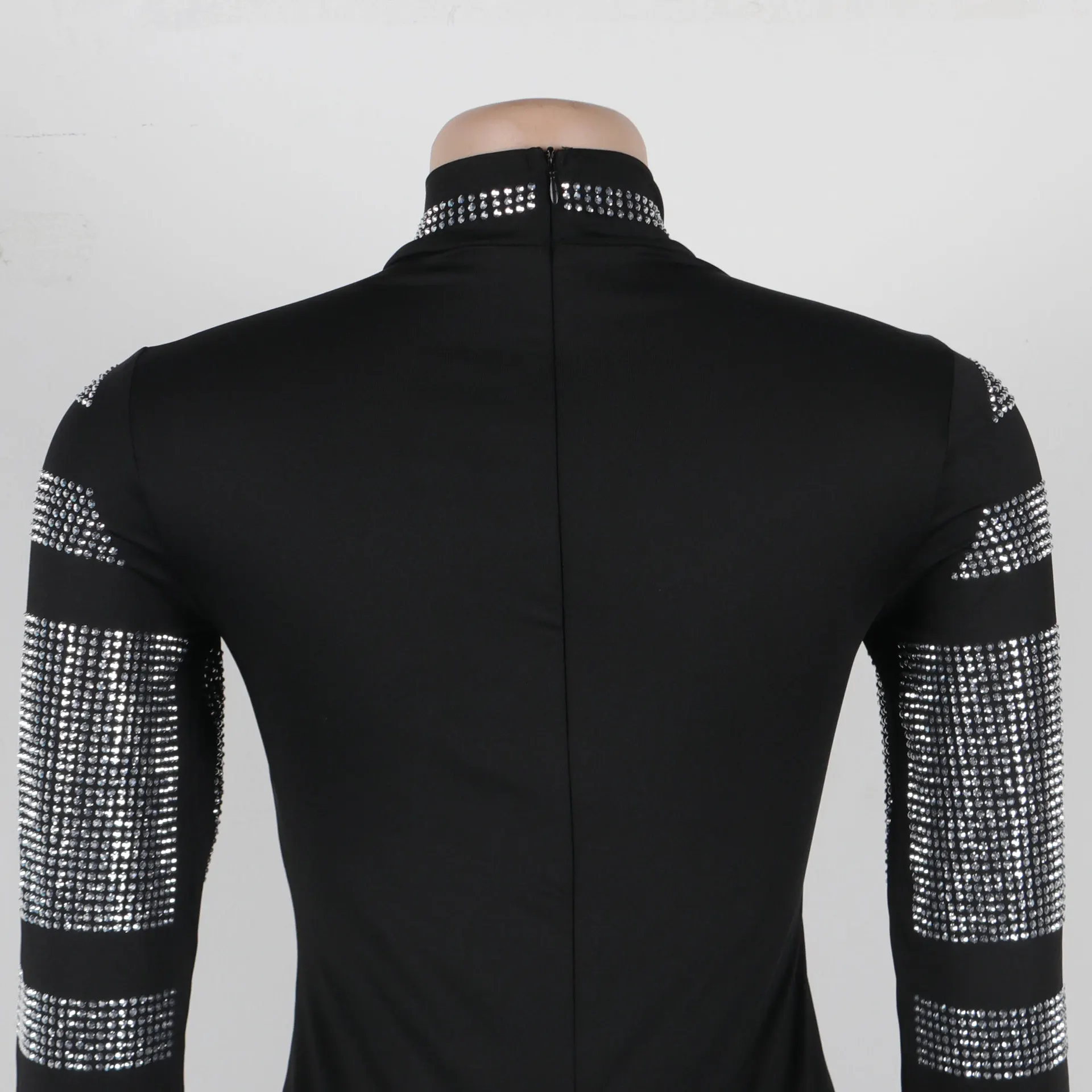 Короткое платье с длинными рукавами элегантная однотонная юбка круглым вырезом