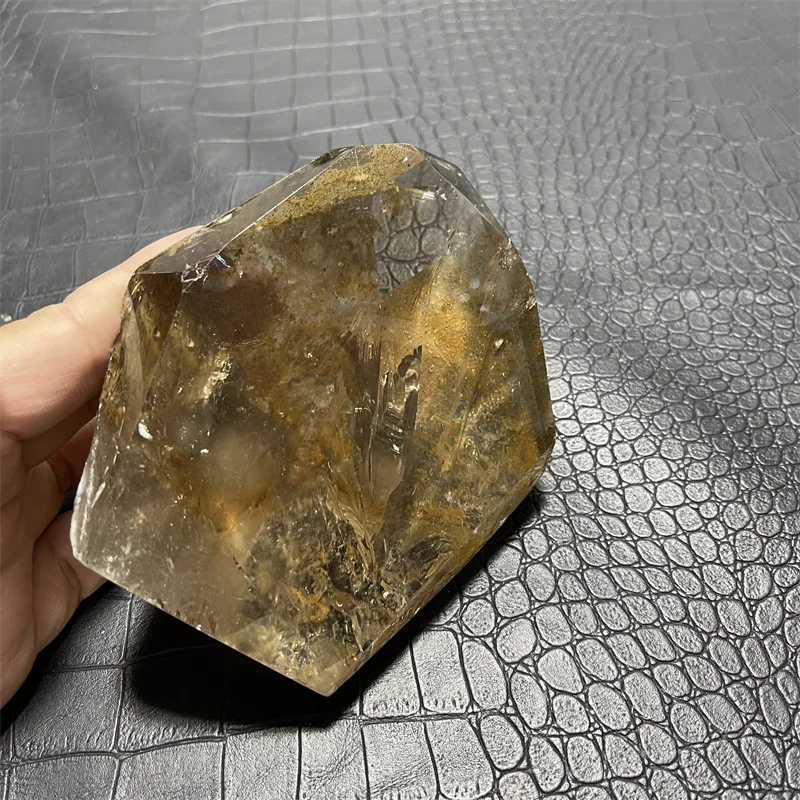 Радужный прозрачный лемурийский кварц 725 г