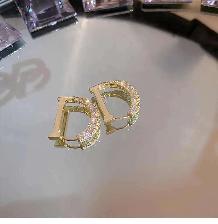 Luxury Letter D Pearl Zircon Stud Earrings for Women Piercing Jewelry Korean Fashion Dangle Pendant Party Wedding Girl Gift