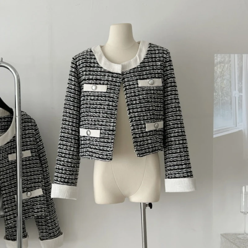 

Женская короткая осенняя куртка с круглым вырезом, свободного покроя