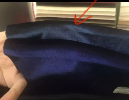 

1 занавеска (бархат, с подкладкой) с люверсами (металл). Размеры 90 см (длина) x 90 см (ширина)