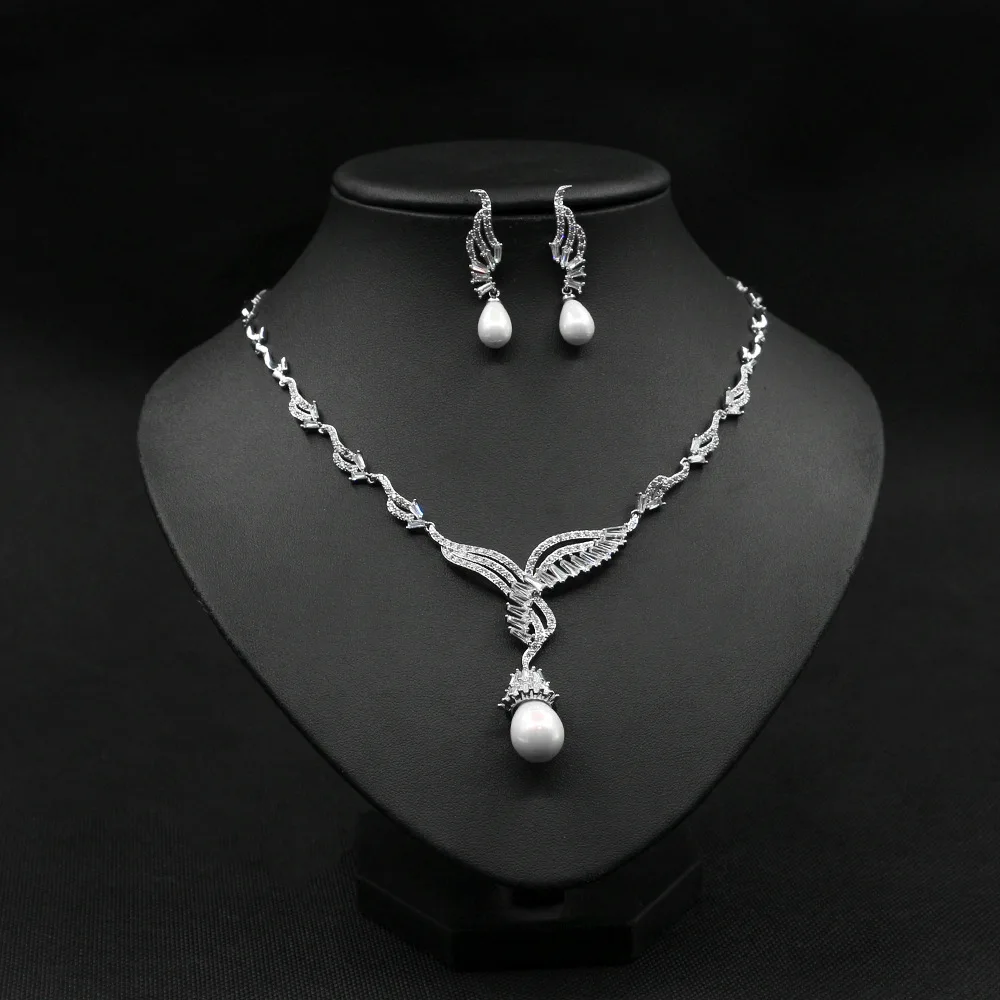 

Funmode European and American Pearl Necklace Earrings Explosion New Fashion Retro Diamond-encrusted Angel Wing Pendant FS369