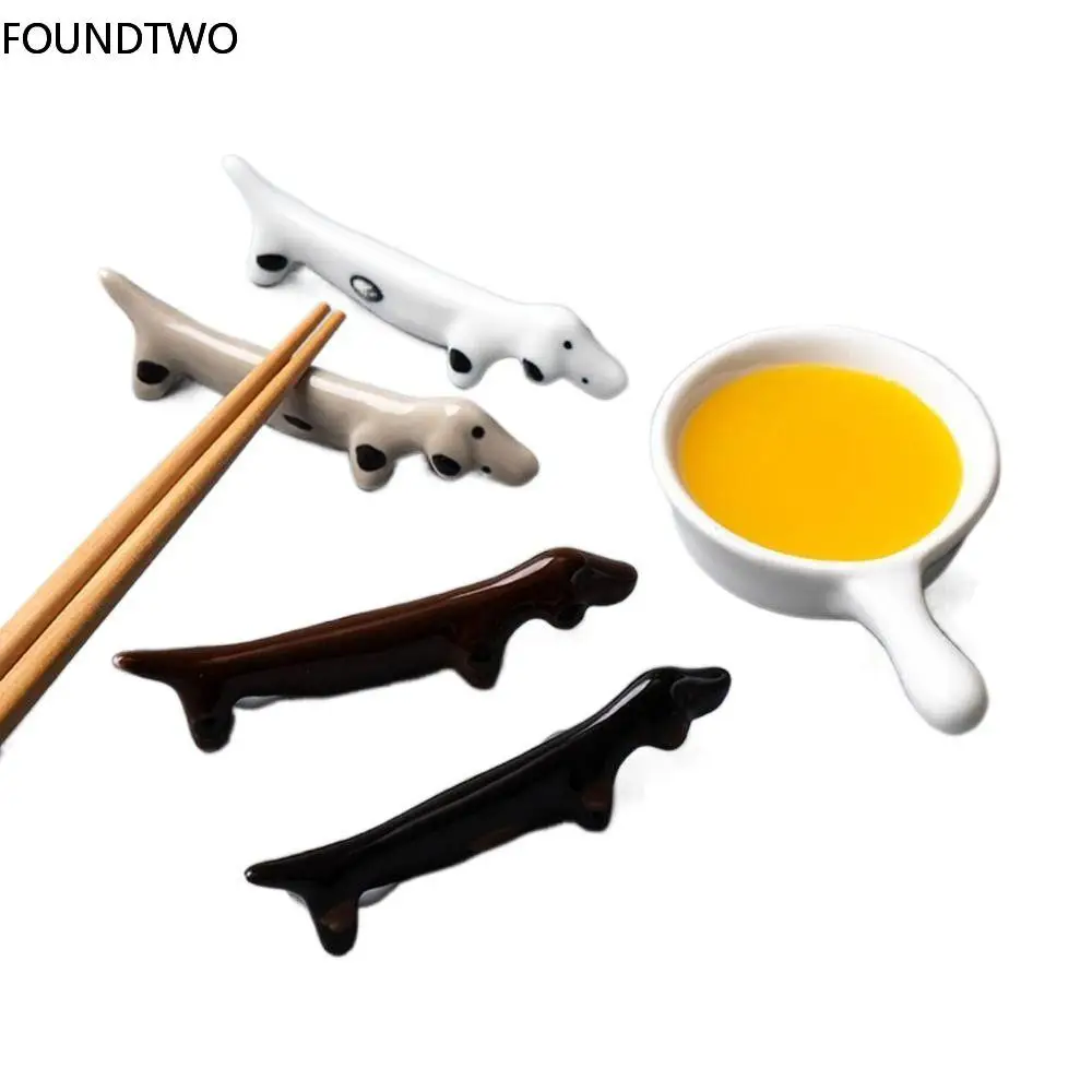 

Cute Japanese-style Retro Ceramic Dachshund Dog Tableware Frame Restaurant Accessories Stand Holder Dining Table Decoration