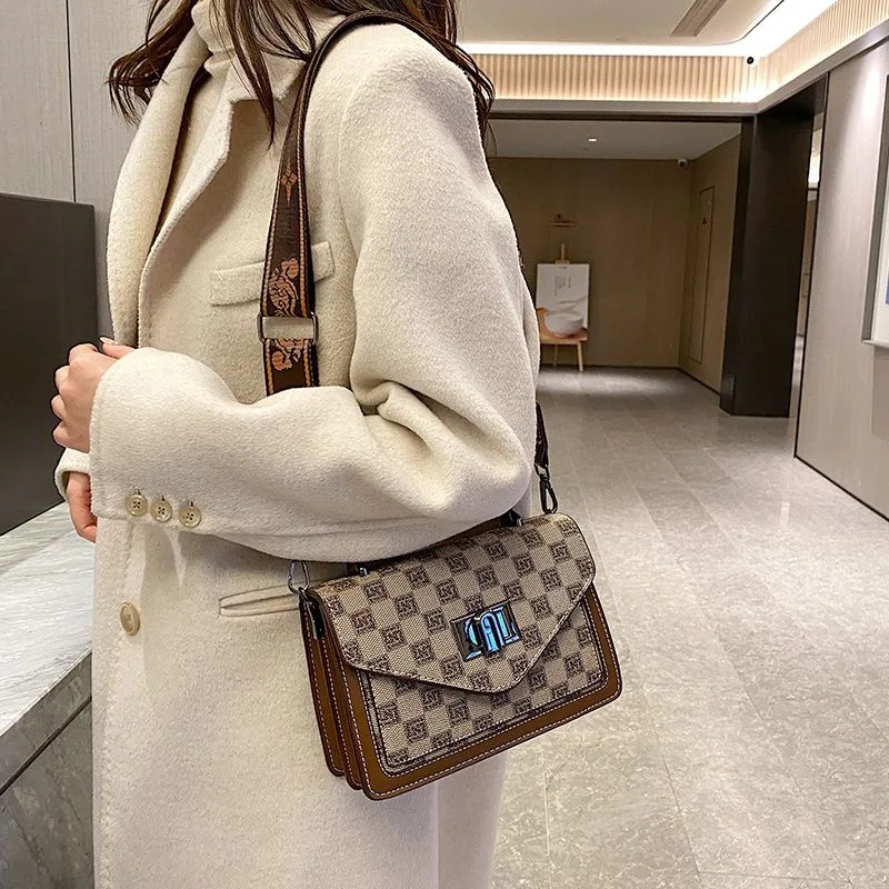 Leather texture fashion retro hand bag small square new fashion niche light luxury high sense crossbody bag