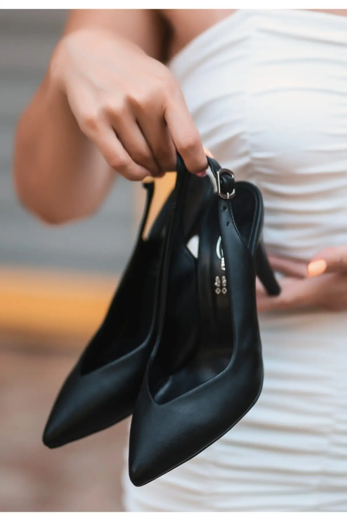 

Черные кожаные туфли на высоком каблуке Gomi