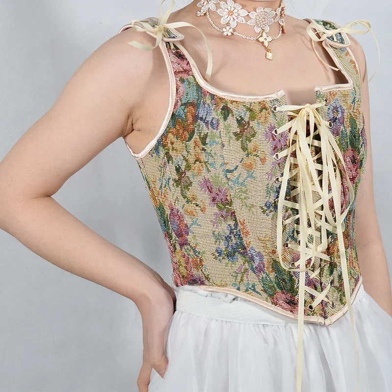 Женский корсет на шнуровке