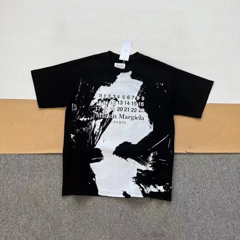 

Новинка, черная футболка Margiela Mm6 с принтом граффити и пятнами, футболка с коротким рукавом, высококачественный Мужской и Женский Повседневный дышащий топ, футболки
