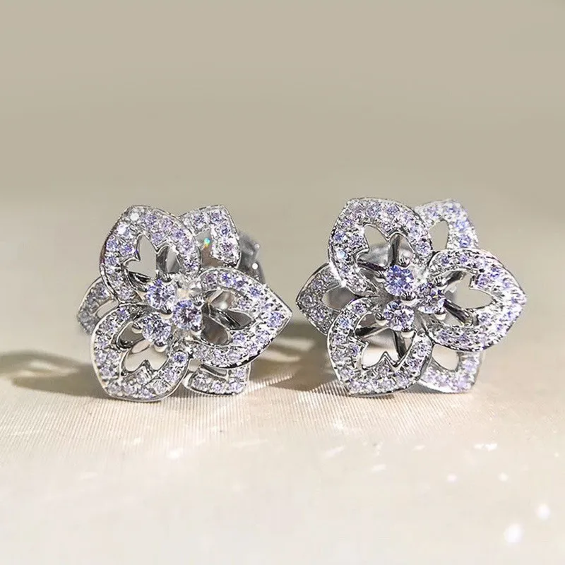 

Japan and South Korea's New Rose Studded Earrings with Diamonds Fashion Temperament Earrings Small Crowd Design Jewelry