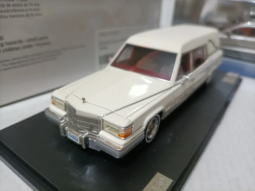 

GLM 1/43 Float Model Fleetwood Brougham Eureka