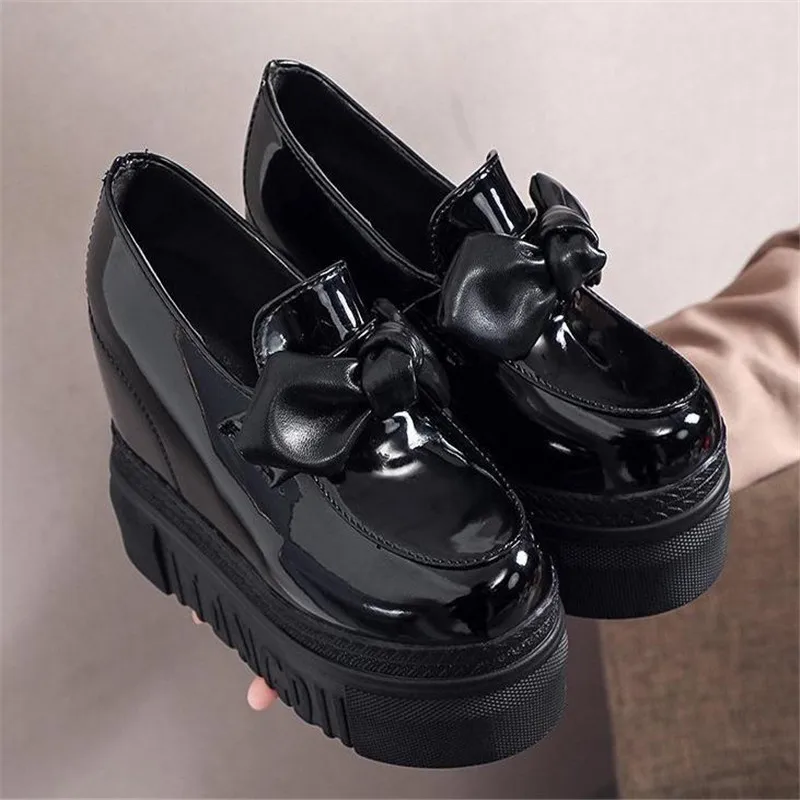 

Женские кроссовки на платформе 12 см, Вулканизированная подошва, на танкетке, с бантом, повседневная кожаная обувь на массивном каблуке, весн...