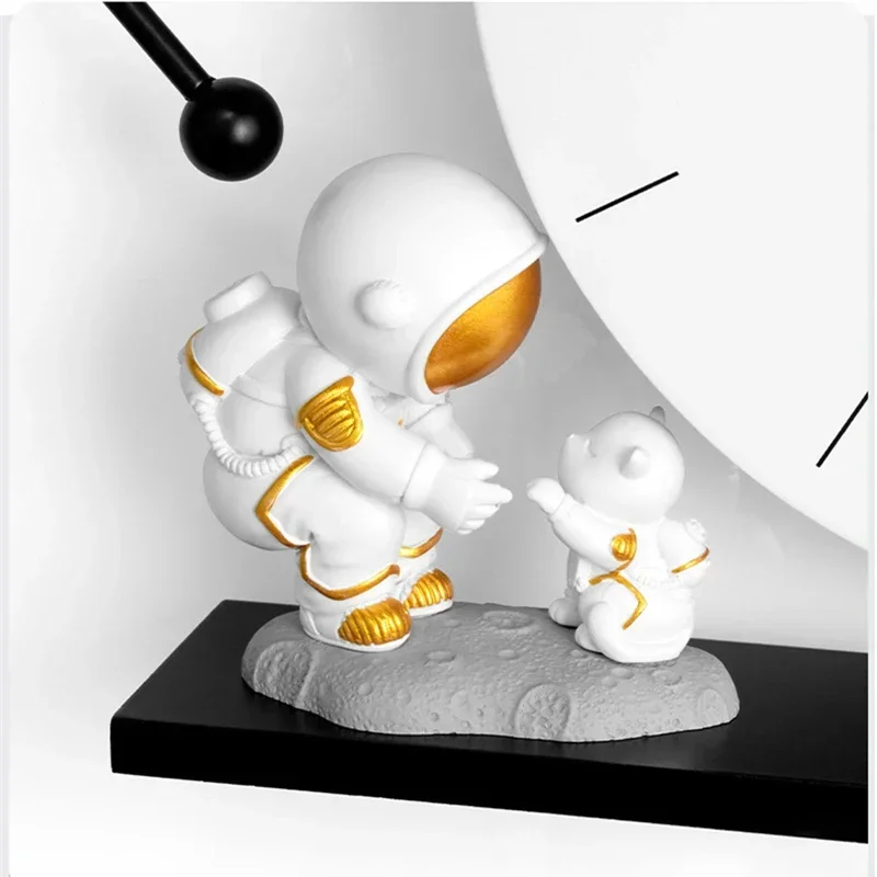 Настенные часы с астронавтом для украшения дома кварцевые и бесшумные в