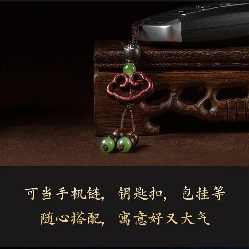 Маленькая подвеска из красного сандалового дерева в виде листа безопасный