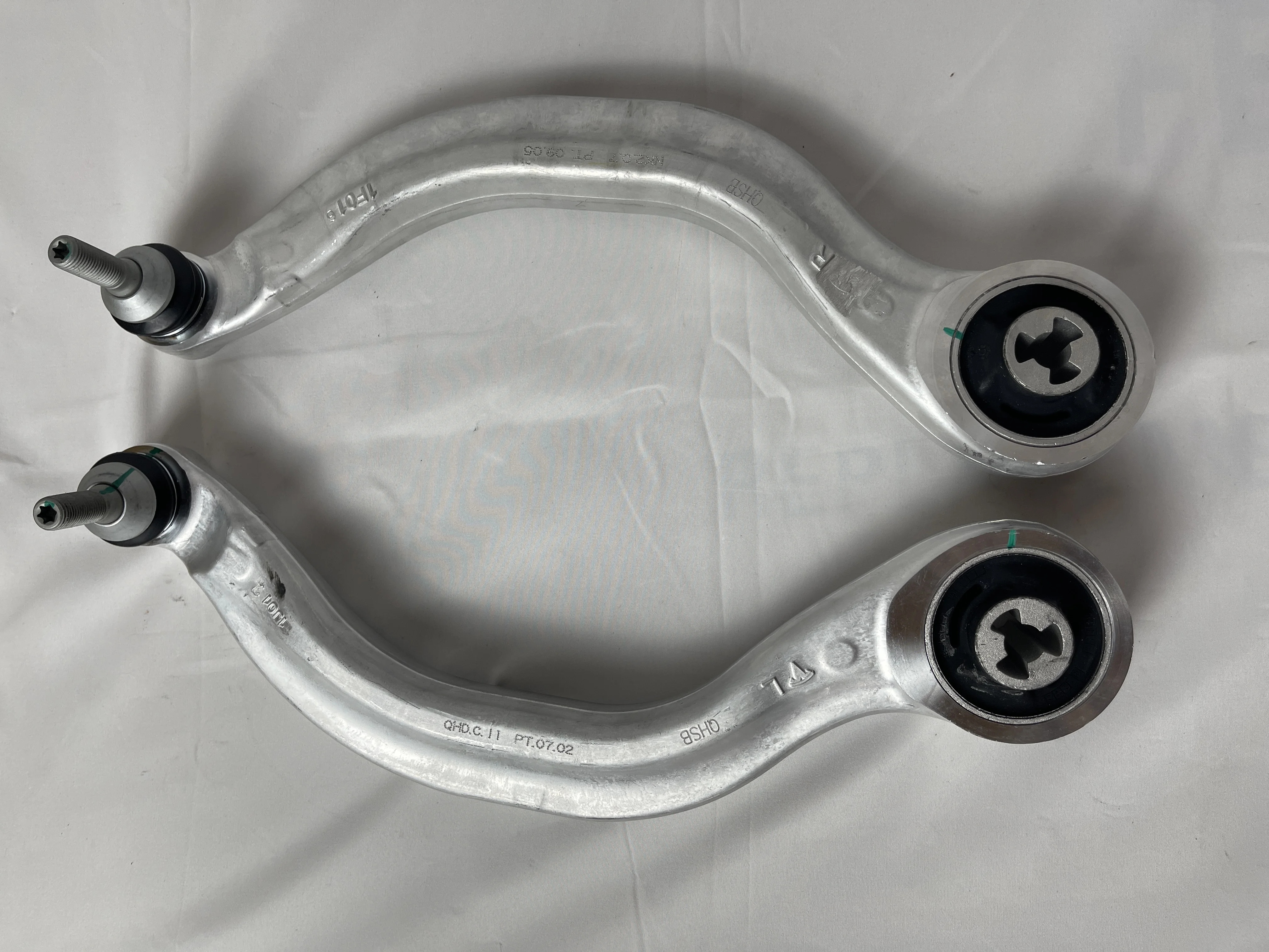 Передний рычаг управления подвеской с шаровым шарниром для Tesla Model 3 Y 1044354-00-A